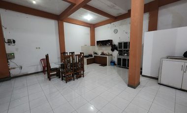 Rumah Luas 10dan Ruang Usaha beserta Kos Strategis Kawasan Potensial