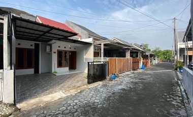 Rumah Cantik Minimalis Dalam Perumahan Bumi Tamanan Regency