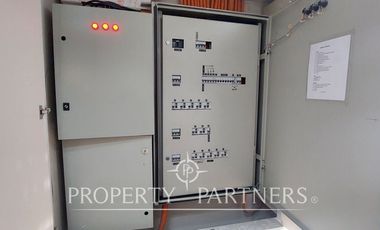 Local de dos pisos con frente a calle en eje de avenida principal