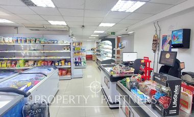 Local de dos pisos con frente a calle en eje de avenida principal