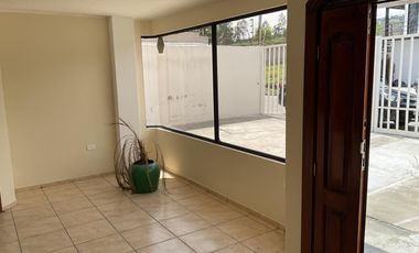 Venta Edificio 3 pisos con 5 departamentos en Urabá: ideal para inversión o renta. AH