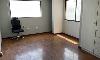 Venta Edificio 3 pisos con 5 departamentos en Urabá: ideal para inversión o renta. AH