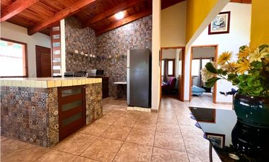 CASA EN VENTA EN FRACCIONAMIENTO TALO CERRO GORDO