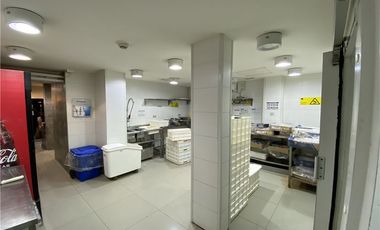 SE VENDE EXCELENTE LOCAL COMERCIAL DE 2 NIVELES