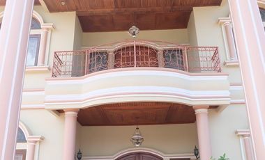 RUMAH MEWAH & LUAS DI MAKASSAR