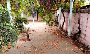 CASA IDEAL PARA REMODELAR EN BARRIO RESIDENCIAL DE TALAGANTE