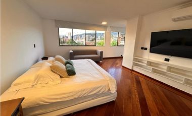 Amoblado ESPECTACULAR PH Poblado 2 niveles piso 7