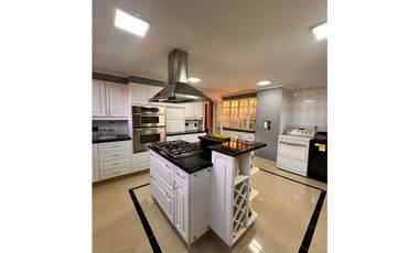 Amoblado ESPECTACULAR PH Poblado 2 niveles piso 7