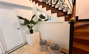 Amoblado ESPECTACULAR PH Poblado 2 niveles piso 7