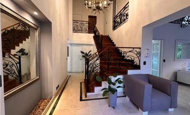 Amoblado ESPECTACULAR PH Poblado 2 niveles piso 7