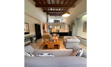 Amoblado ESPECTACULAR PH Poblado 2 niveles piso 7