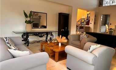 Amoblado ESPECTACULAR PH Poblado 2 niveles piso 7