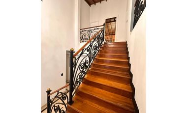 Amoblado ESPECTACULAR PH Poblado 2 niveles piso 7