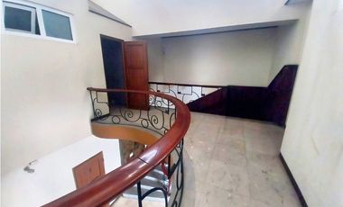 Urdesa, Hermoso Departamento en Renta, 150m2