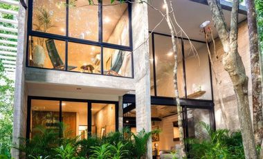 Casa en venta de 3 habitaciones en Akumal a pocos metros de la playa | Alberca y Gym