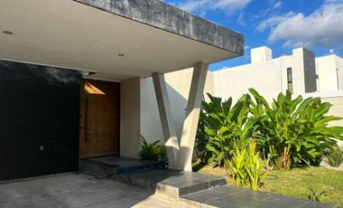 Casa en venta en privada Yaxlum Conkal Yucatan
