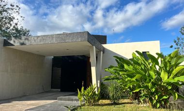 Casa en venta en privada Yaxlum Conkal Yucatan