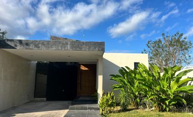 Casa en venta en privada Yaxlum Conkal Yucatan