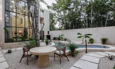 VILLA DE 4 HABITACIONES CON ALBERCA PRIVADA EN TULUM. GYM, FOGATERO. ENTREGA INMEDIATA.
