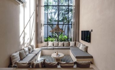 VILLA DE 4 HABITACIONES CON ALBERCA PRIVADA EN TULUM. GYM, FOGATERO. ENTREGA INMEDIATA.