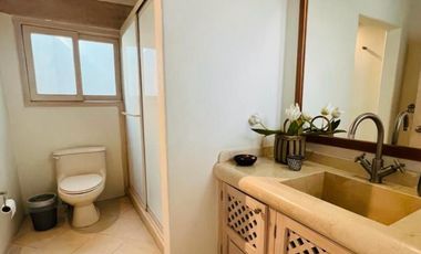 Casa en Venta, a la Orilla del Lago, Valle de Bravo, Edo de Mex