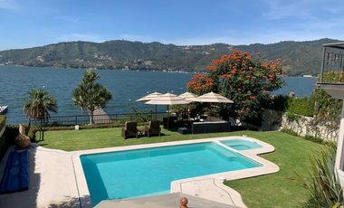 Casa en Venta, a la Orilla del Lago, Valle de Bravo, Edo de Mex