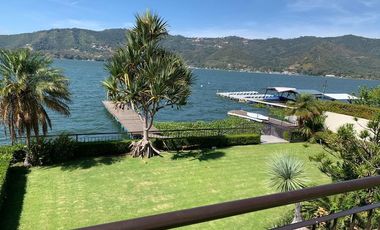Casa en Venta, a la Orilla del Lago, Valle de Bravo, Edo de Mex