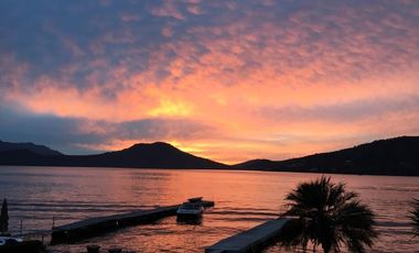 Casa en Venta, a la Orilla del Lago, Valle de Bravo, Edo de Mex