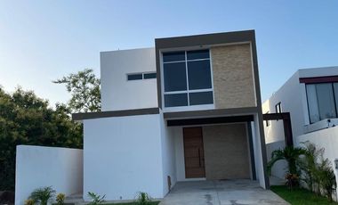 CASA EN VENTA RESIDENCIAL YA'AX LU'UM CONKAL -YAXKUKUL