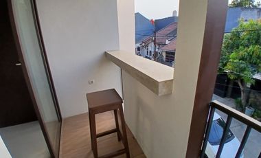 Rumah Baru Model Modern Tropis di Komplek Danamon Jatiasih