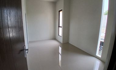 Rumah Baru Model Modern Tropis di Komplek Danamon Jatiasih