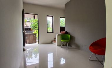 Rumah Baru Model Modern Tropis di Komplek Danamon Jatiasih