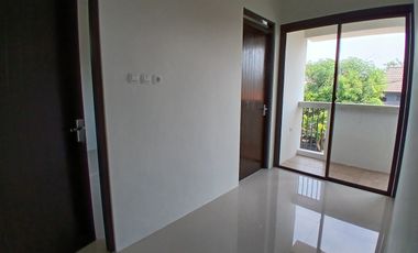 Rumah Baru Model Modern Tropis di Komplek Danamon Jatiasih