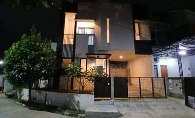 Rumah Baru Model Modern Tropis di Komplek Danamon Jatiasih