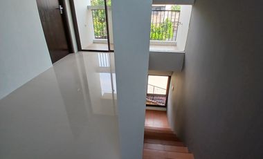 Rumah Baru Model Modern Tropis di Komplek Danamon Jatiasih