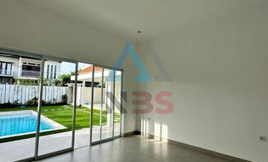 DISEWAKAN VILLA LANTAI 1 LOKASI CANGGU