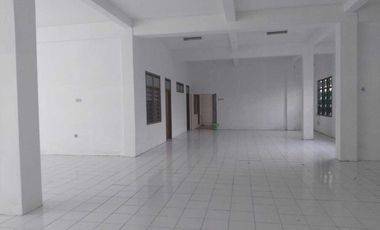 Rumah Luas di Sumber Banjarsari Solo