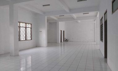 Rumah Luas di Sumber Banjarsari Solo