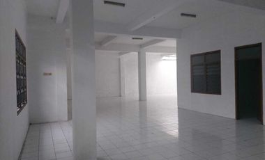 Rumah Luas di Sumber Banjarsari Solo