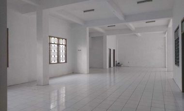 Rumah Luas di Sumber Banjarsari Solo