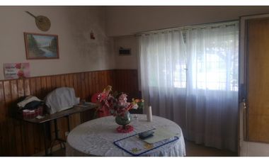 Casa en G. Catan (Centro). Calle: Pto. Argentino Nº 3870