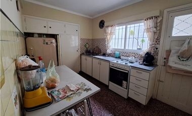 CHALET 3 AMB. C/ DEPENDECIA- COCHERA A/C - FALKNER 4110 PARQUE LURO