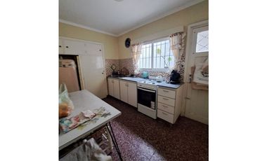 CHALET 3 AMB. C/ DEPENDECIA- COCHERA A/C - FALKNER 4110 PARQUE LURO