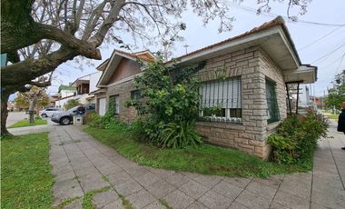 CHALET 3 AMB. C/ DEPENDECIA- COCHERA A/C - FALKNER 4110 PARQUE LURO