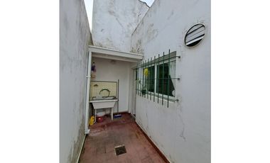 CHALET 3 AMB. C/ DEPENDECIA- COCHERA A/C - FALKNER 4110 PARQUE LURO