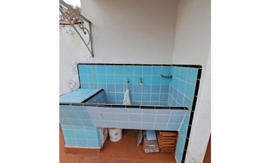 CHALET 3 AMB. C/ DEPENDECIA- COCHERA A/C - FALKNER 4110 PARQUE LURO