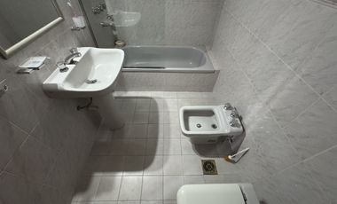 ALQUILER - AMPLIA CASA ZONA PARQUE GAZZANO