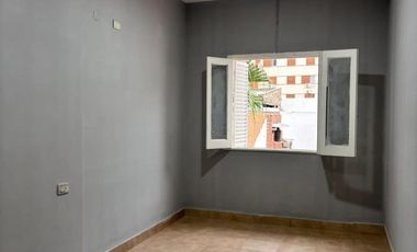 VENTA - CASA CENTRICA SOBRE CALLE PERON