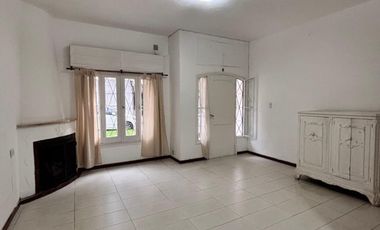 VENTA - CASA CENTRICA SOBRE CALLE PERON