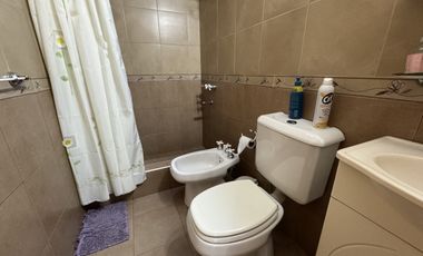 VENTA - CASA 4 DORMITORIOS